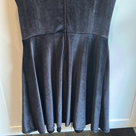 Modcloth Fervour Zesty Festivities Velvet Dress in Onyx Large Sleeveless Pockets - Picture 8 of 16
